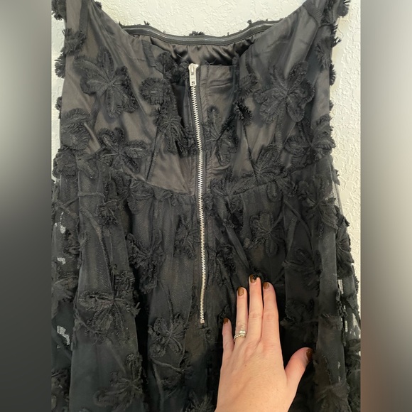 Selfie Leslie DORI FLORAL EMBELLISHED MIDI DRESS BLACK Angel Biba Medium Wedding - Picture 10 of 13